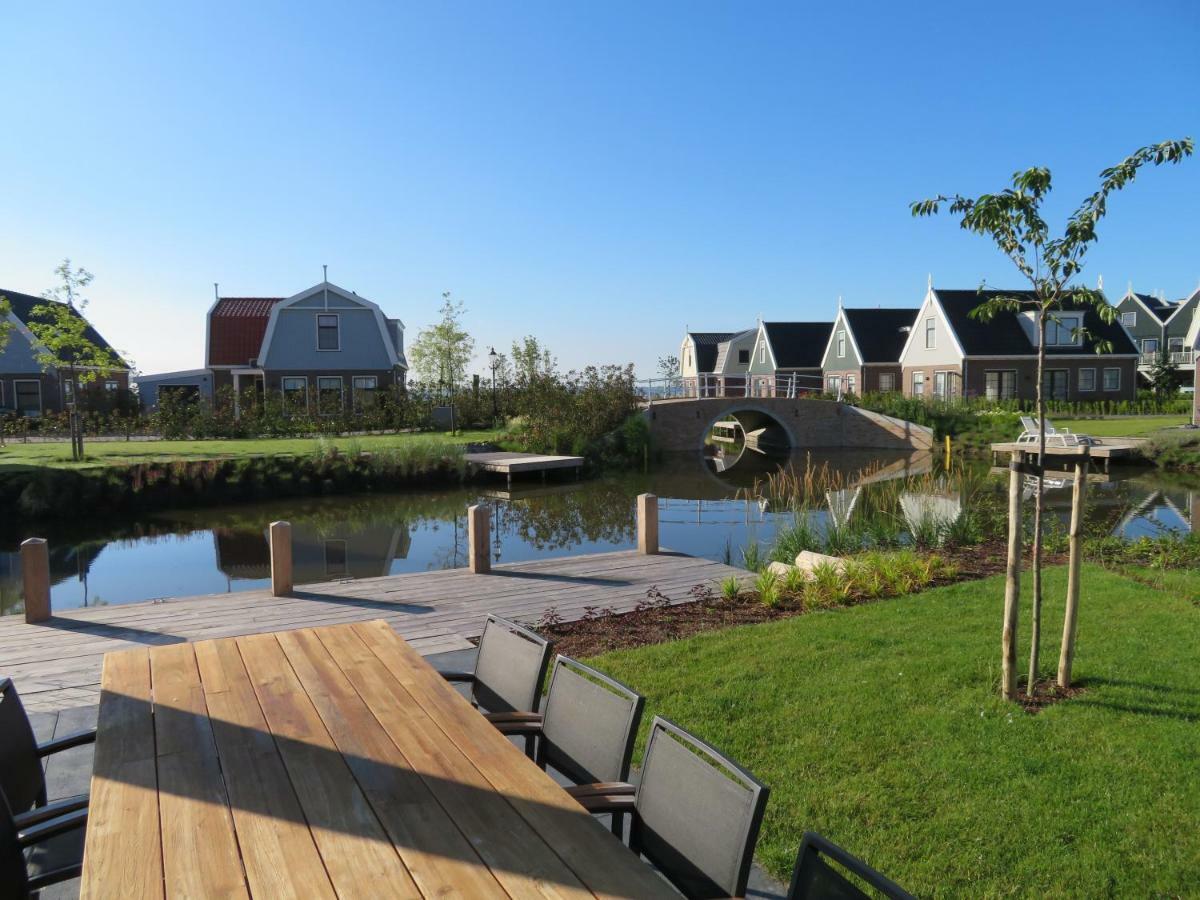 Luxurious Water Villa Uitdam Bagian luar foto