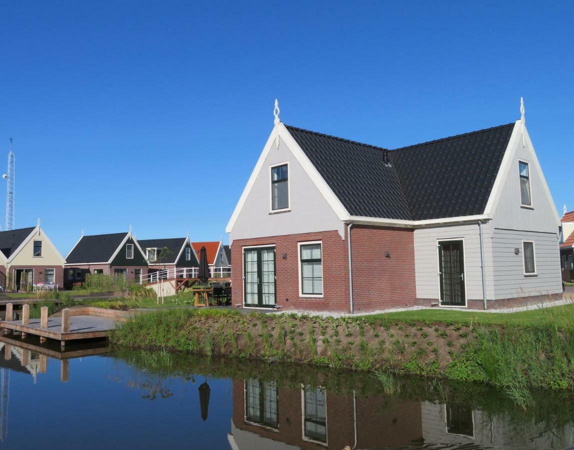 Luxurious Water Villa Uitdam Bagian luar foto