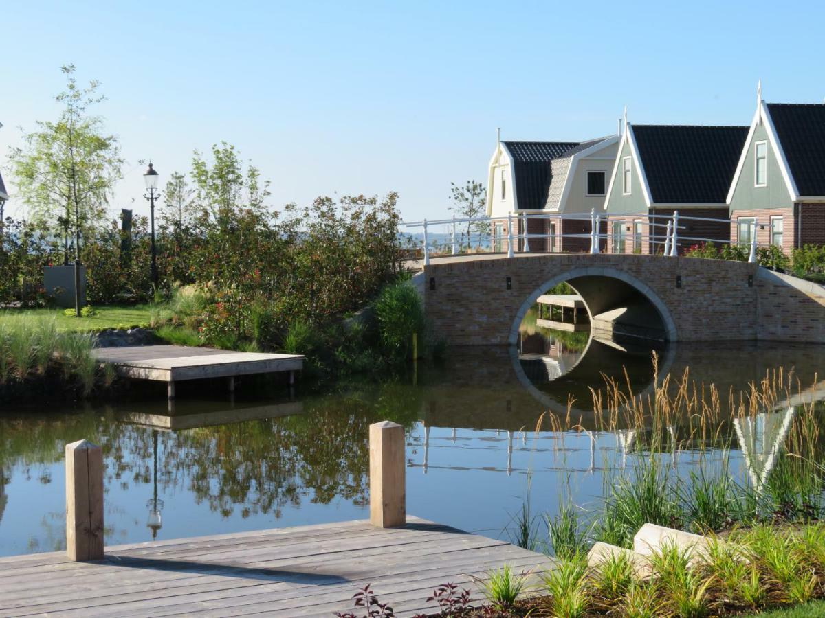 Luxurious Water Villa Uitdam Bagian luar foto
